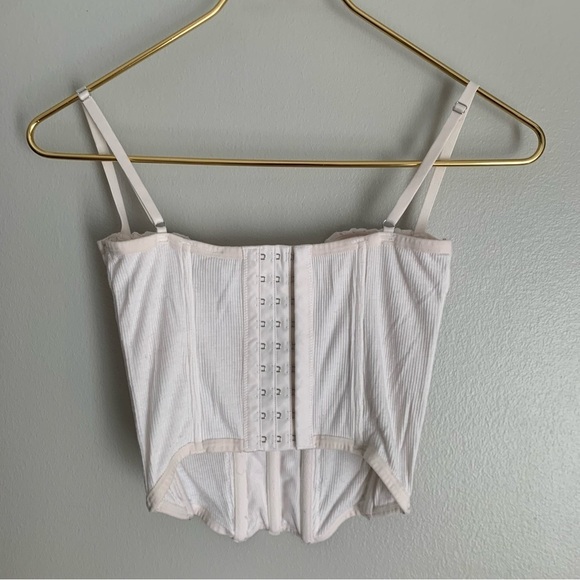 Urban Outfitters Out From Under Modern Love
Ribbed eyelet ruffle Corset bustier - Picture 4 of 8